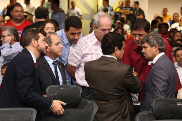Benef&iacute;cio a professores de tempo integral gera impasse na categoria