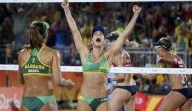 Agatha e B&aacute;rbara vencem tricampe&atilde; ol&iacute;mpica e v&atilde;o &agrave; final do v&ocirc;lei de praia