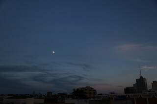 Campo Grande amanhece com céu parcialmente nublado e mínima de 17ºC. (Foto: Fernando Antunes)