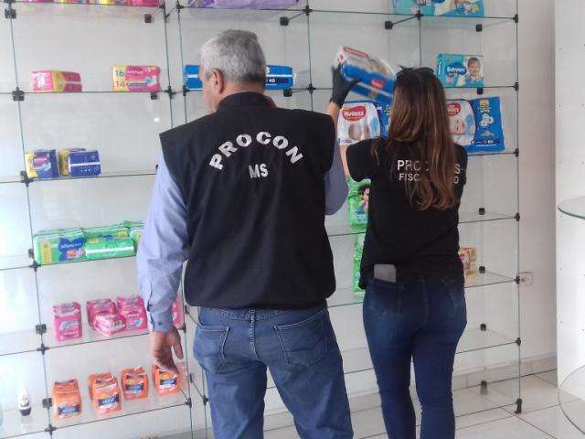 Procon multa 4 farm&aacute;cias que vendiam medicamentos vencidos 