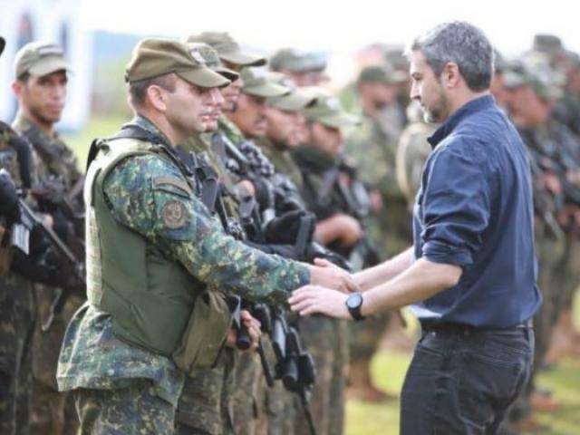 Presidente paraguaio vai &agrave; fazenda atacada por grupo terrorista