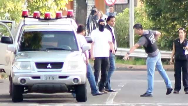 Pela primeira vez, v&iacute;timas ficam frente a frente com policial