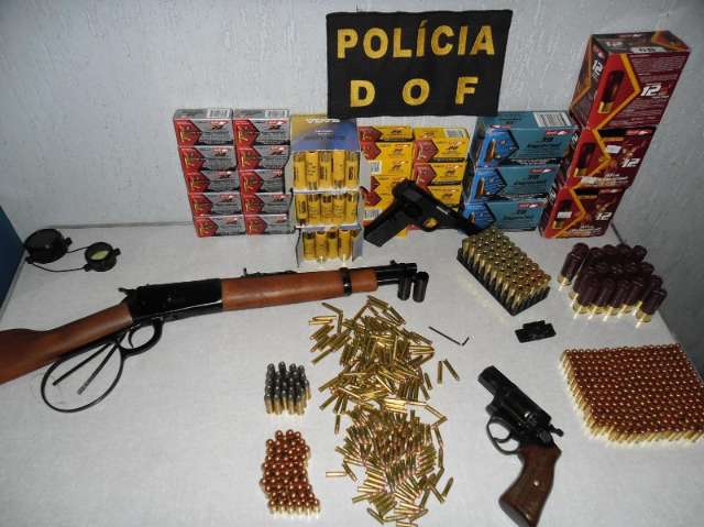 Dois s&atilde;o presos com armas e 1,8 mil muni&ccedil;&otilde;es em Ponta Por&atilde; 