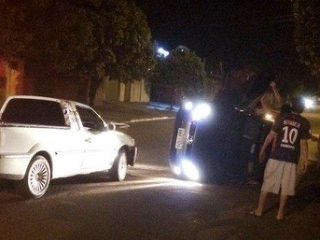 Colis&atilde;o entre carros deixa quatro feridos; entre eles 2 crian&ccedil;as
