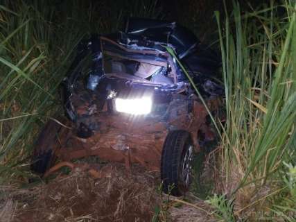 Motorista morre atropelado por carreta após carro quebrar na BR-267