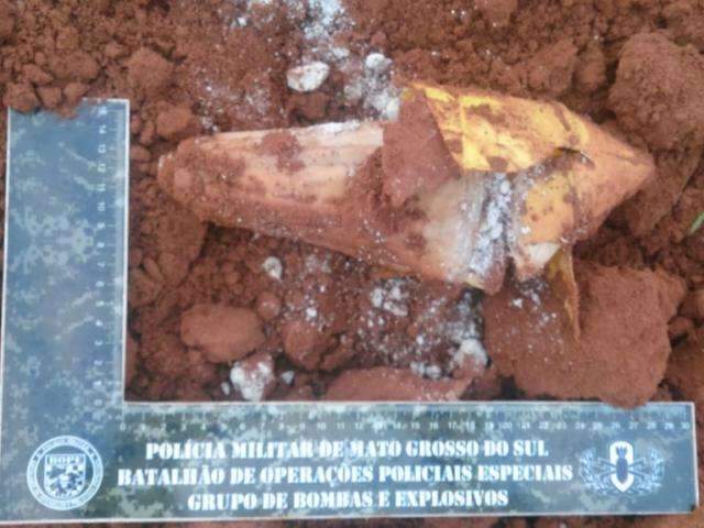 Explosivos da d&eacute;cada de 80 s&atilde;o detonados pelo Bope em estrada