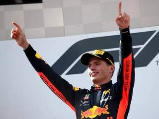 Max Verstappen celebra vitória no GP da Áustria (Fotyo: Georg Hochmuth AFP Photo)