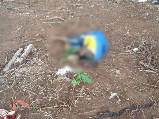 Homem &eacute; executado com oito tiros e corpo &eacute; abandonado em estrada 