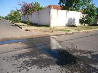 Vazamentos foram detectados nas ruas João Ferreira Dutra e Bernardino Mendes. (Foto: Perfil News)