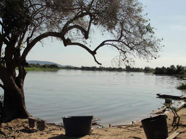  De chapa e cruz: a constru&ccedil;&atilde;o de um lar &agrave;s margens do rio Paraguai