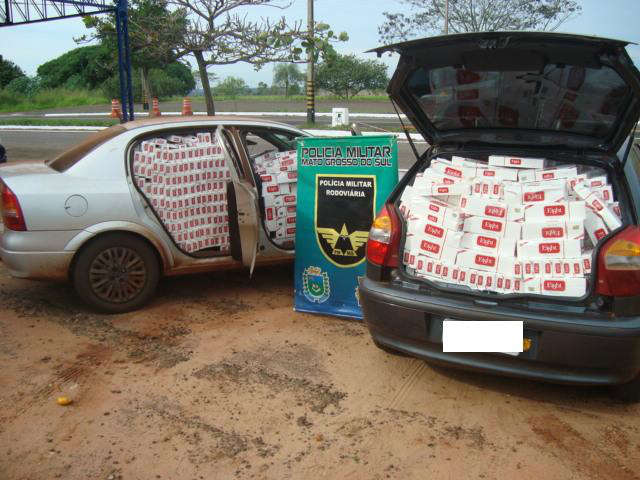  Policia Rodovi&aacute;ria apreende mais de 3 mil pacotes de cigarros e 17 mil DVDs