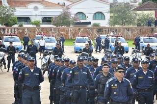Reforço no policiamento começou hoje, quando trabalhadores recebem a 1ª parcela do 13º (Foto: João Garrigó)