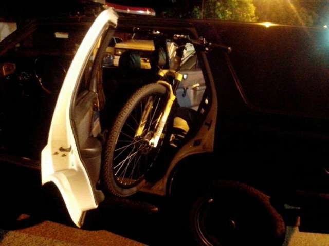 Seis ladr&otilde;es quebram loja e roubam bicicletas avaliadas em R$ 20,7 mil