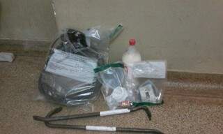 Bandidos deixaram na agência bancária ferramentas utilizadas no roubo. (Foto: Divulgação)