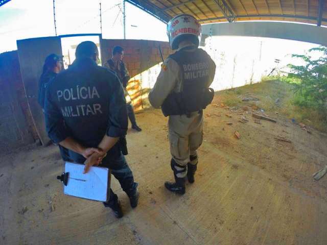 Corpo de homem é encontrado em pátio de escola municipal abandonada