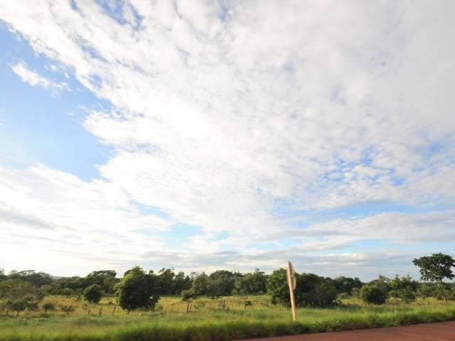 Sexta-feira amanhece com c&eacute;u azul, nuvens e temperatura amena	