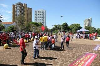 Manifestação reúne grupos sociais ligados ao PT, para fazer a defesa da presidente Dilma e contra ajustes de direitos trabalhistas (Foto: Marcos Ermínio)