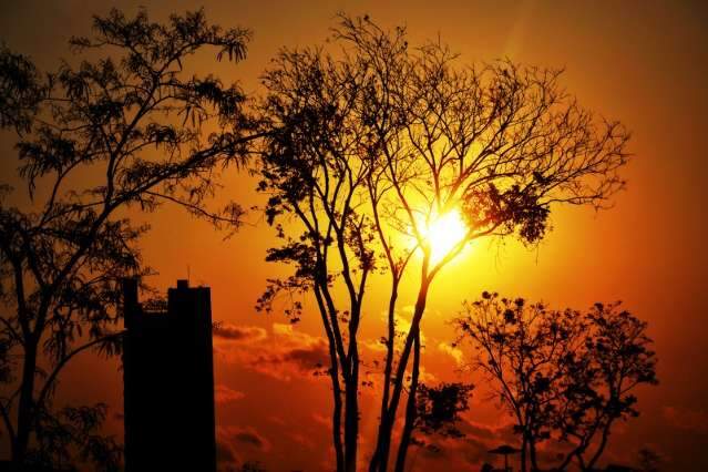 S&aacute;bado amanhece com tempo aberto e calor em Campo Grande 