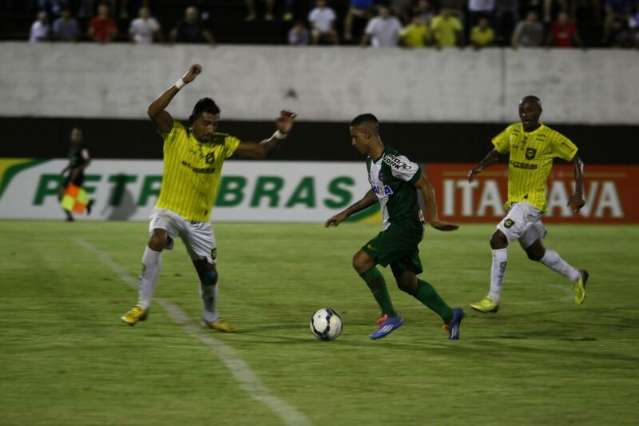 Cene e Coritiba empatam e Furac&atilde;o vai ao Paran&aacute; disputar partida decisiva