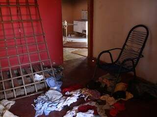 Lei do sil&ecirc;ncio impera entre vizinhos de casa onde v&iacute;tima foi esquartejada