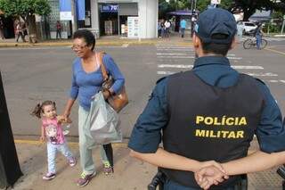 Polícia Militar e Guarda Municipal fazem a segurança na área central. (Foto: Marcos Ermínio) 