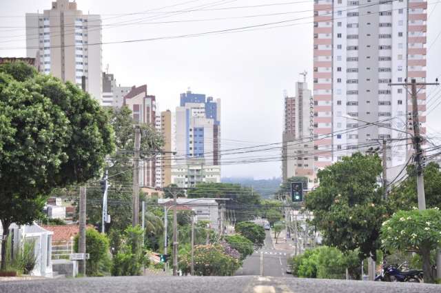 Sábado amanhece com céu nublado e temperatura amena na Capital