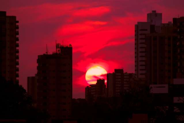 Quinta-feira de muito calor em todo Estado e umidade em torno de 15% 