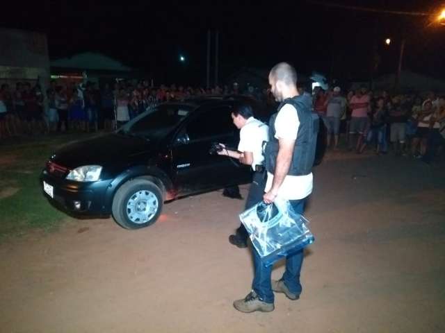 B&ecirc;bado, homem mata namorada passando com carro 3 vezes sobre ela