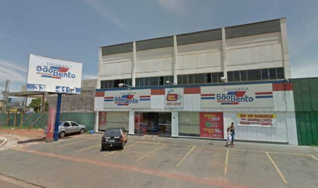 Assaltante armado rende gerente e faz limpa em caixa de farm&aacute;cia no Parati