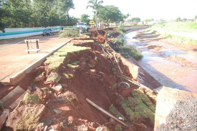  Temporal arrebenta obras no c&oacute;rrego Anhanduizinho