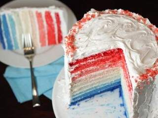 Com várias possibilidades, bolos ombré são novidade para colorir as festas