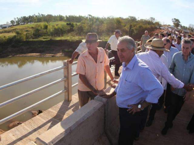 Reinaldo entrega nova ponte de concreto da MS-382 sobre Rio Santo Ant&ocirc;nio