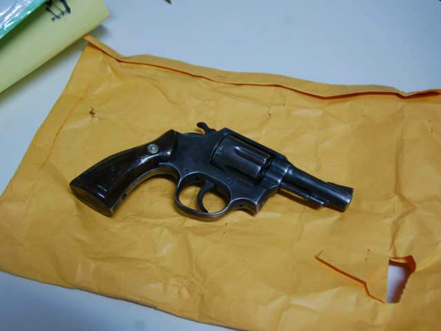  Pol&iacute;cia vai ouvir pela segunda vez adolescente que matou irm&atilde;os 