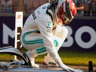 Pentacampeão mundial, Hamilton largará na pole-position. (Foto: Mercedes-AMG Petronas Motorsports/Divulgação)