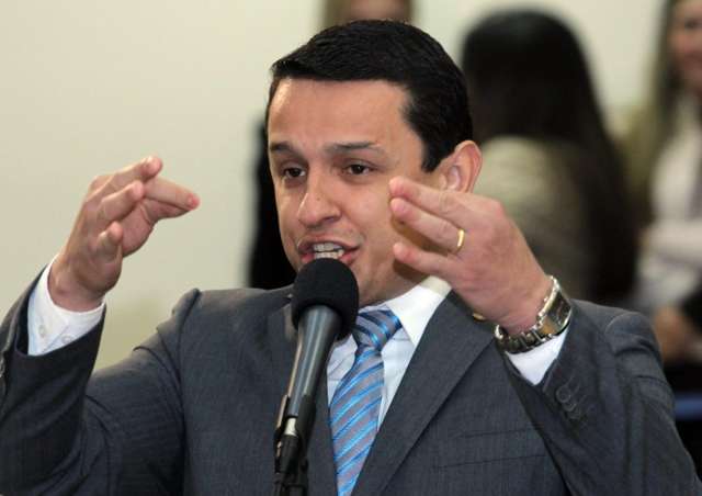 Relator da CPI vai ao MPE contra Mega Serv e pede pol&iacute;cia nos postos