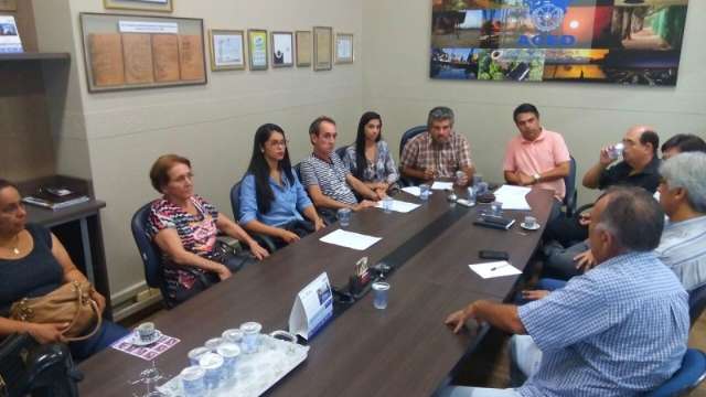 Donos de &aacute;reas ocupadas por &iacute;ndios pedem apoio de comerciantes e da OAB