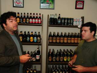 Proprietários da Casa do Chef discursam pela degustação das cervejas e a combinação com a gastronomia. (Foto: Rodrigo Pazinato)