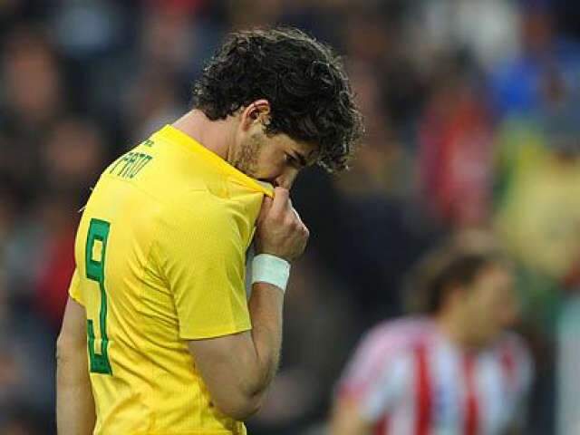  Como a Argentina, Brasil cai nos p&ecirc;naltis e &eacute; eliminado da Copa Am&eacute;rica