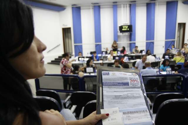 Prefeitura atrasa entrega do IPTU de 20 mil e culpa contribuintes