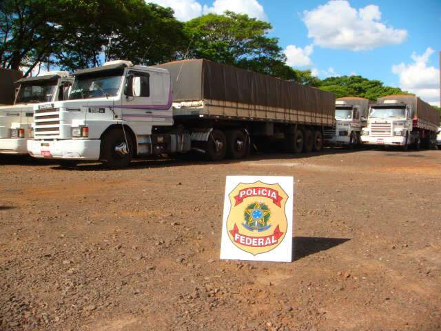  Pol&iacute;cia apreende oito carretas com 300 mil pacotes de cigarros contrabandeados 