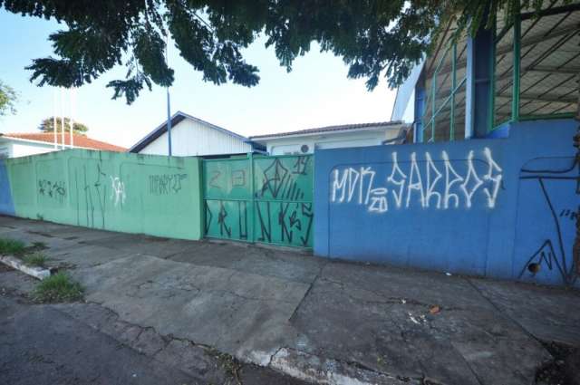 Gangue n&atilde;o se intimida e picha escola e at&eacute; delegacia da PRF na Vila Alba