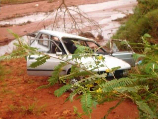 Acidente na MS-473, pr&oacute;ximo a Nova Andradina deixa quatro feridos 