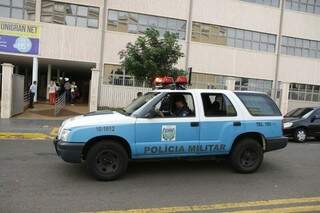 Polícia foi à Unigran para atuar em caso de nova confusão (Foto: Cleber Gellio)