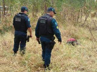 Corpo foi encontrado por policiais militares na manhã deste domingo (Foto: Celso Daniel/ TVC)