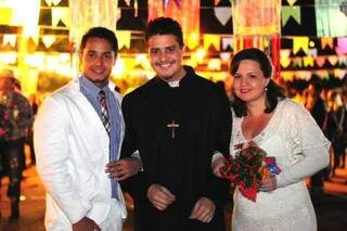 No ano passado, noivos tiveram a benção do padre-repórter. (Foto: Rodrigo Pazinato/Arquivo)