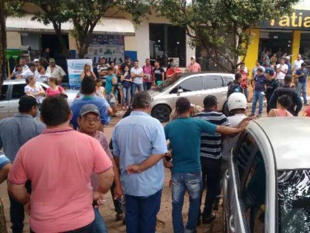 PM atira em ind&iacute;gena que amea&ccedil;ava popula&ccedil;&atilde;o com pau e revolta lideran&ccedil;as