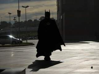 O Batman, no flagra feito por Alcides Neto.