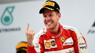O alemão Sebastian Vettel comemora a pole no GP da Hungira; expectativa de mais um duelo com o inglês Hamilton (Foto: Wordsuggest/Gallery)