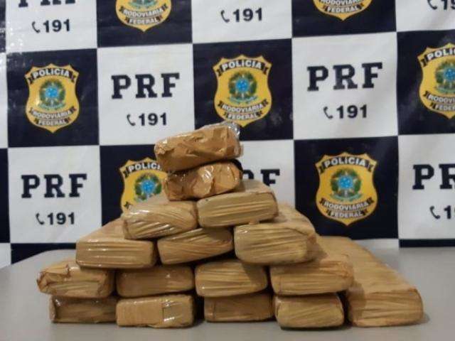 Jovem de 18 anos &eacute; preso com maconha em &ocirc;nibus abordado pela PRF na BR-262