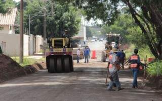 Drenagem e asfaltos estão sendo concluídos em diversos bairros. (Foto:Divulgação)